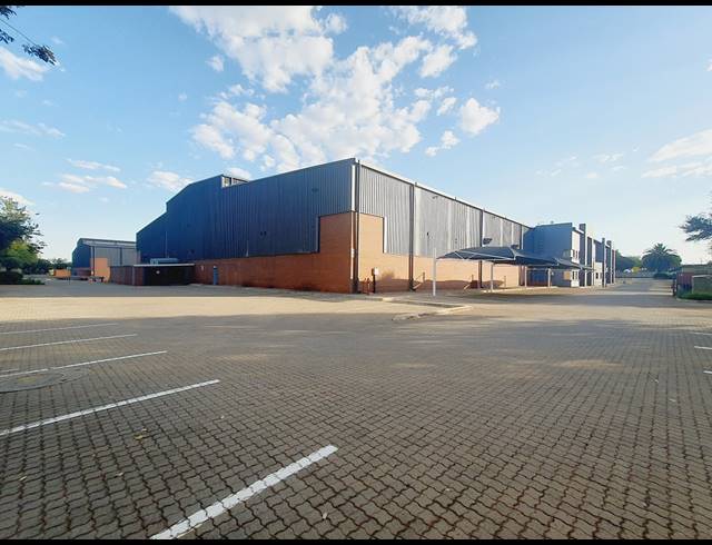 4,892M² WAREHOUSE TO LET IN POMONA